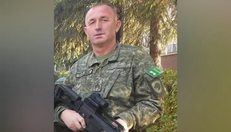 Dies ist der Ex-Soldier. KLA, der tragisch in Kotorr von Sculerw starb