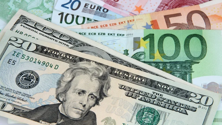 Euro reaches the highest level since 2021, dollar falls