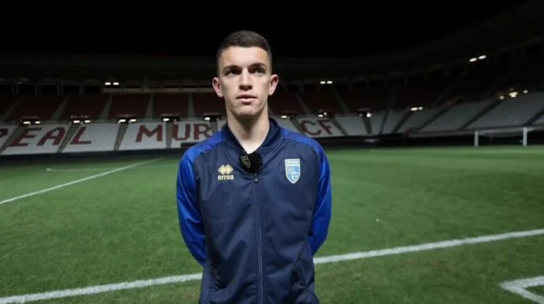 Clubs roumains amoureux des footballeurs du Kosovo, amour Dion Gallapin