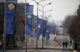 Reuters écrit sur la décision du Kosovo d'accepter les migrants américains expulsés
