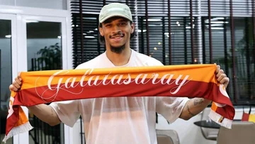 Sane tritt offiziell bei Galatasaray ein, begeisterte Fans erwarten sie in Istanbul