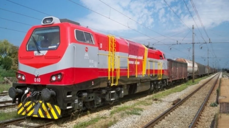 Le non-paiement prend 48 heures de grève sur les chemins de fer du Kosovo, les arrêts de circulation des trains