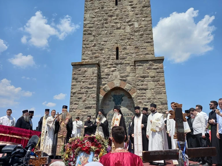 Le tribunal décide enfin : Parti de vacances Vidovdan avec drapeaux et symboles serbes au Kosovo