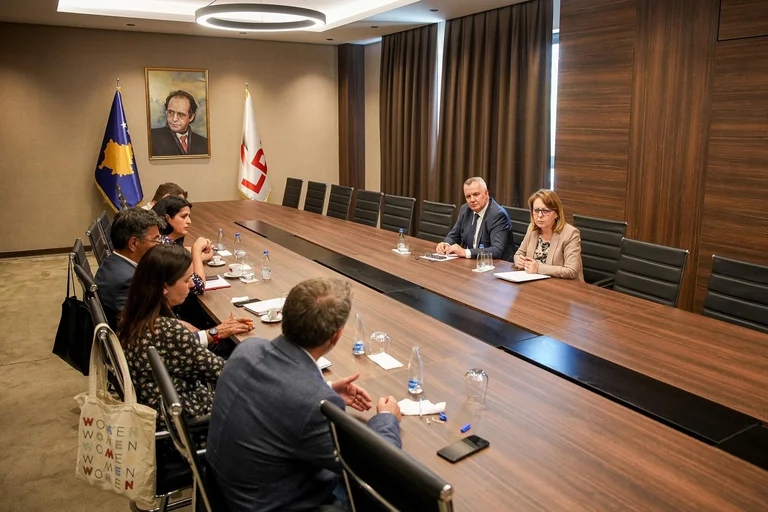 Bajrami se reúne con la sociedad civil: El gobierno de transición, solución al estancamiento