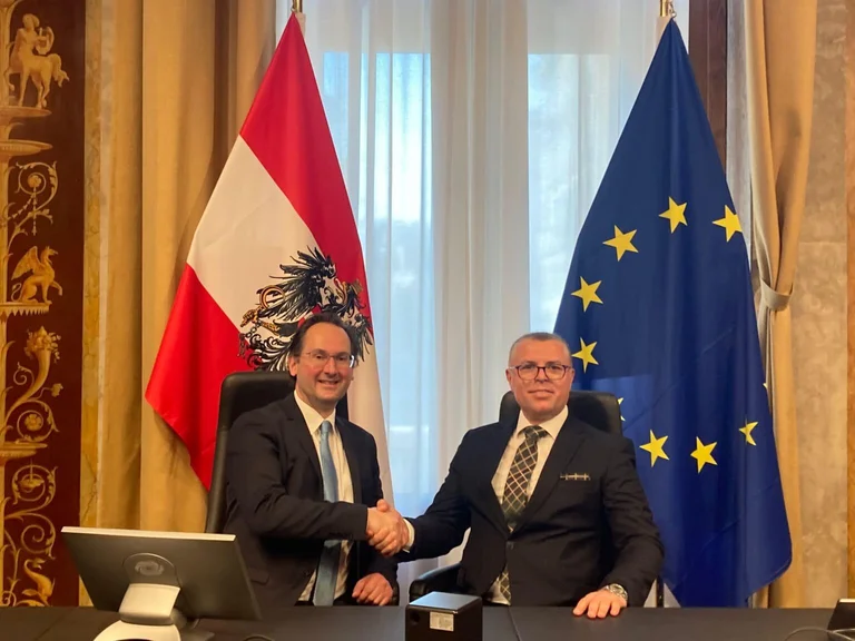 Austrian politician comforts Kosovo's people in the death of Leah, the girl who was one of the victims of the Graz attack.
