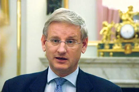 Bildt pour le dialogue Kosovo-Serbie : les attentes doivent être limitées