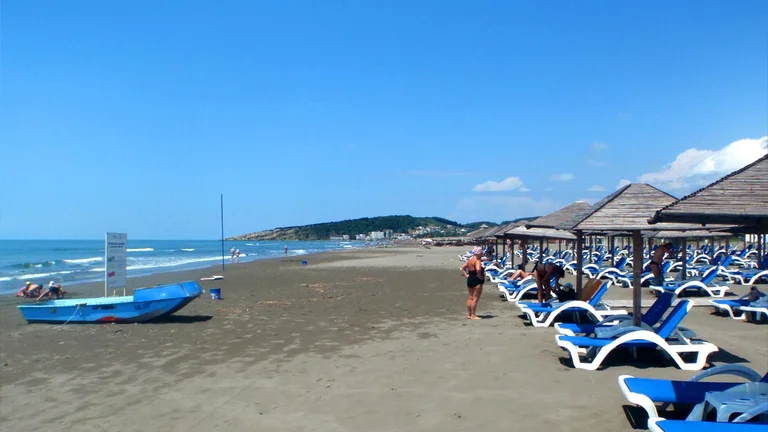 Mbytet një 21 vjeçar në Ulqin, shpëtojnë një 6 dhe 14 vjeçar