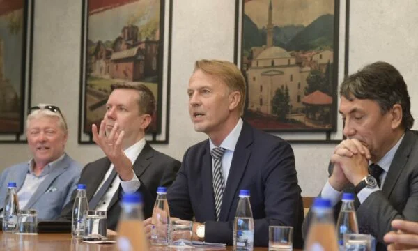 Botschafter Orav nach Pec, spricht über den Weg Kosovos zur EU