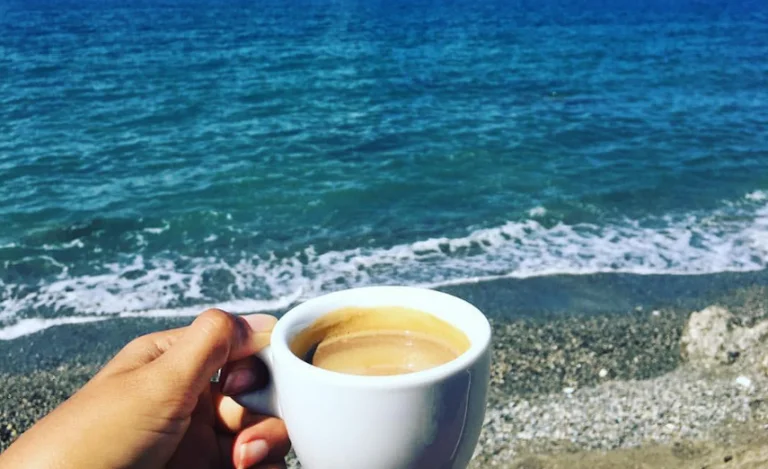 Der billigere Kaffee in Budva mit Meerblick als in Kosovo, das ist der Preis