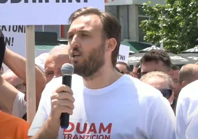 Protester: L'énergie est pour le développement, pas pour la destruction des activités de production