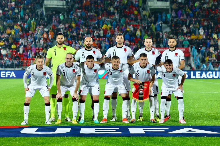 L'Albanie a gagné la dernière fois avec des fans blancs, ce sort suivra-t-il ce soir ?