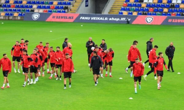 Sylvinho devrait apporter des changements à la formation en Albanie ce soir