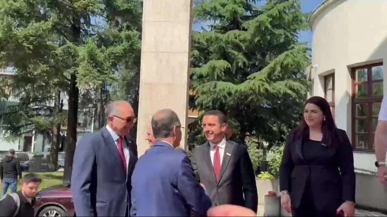 Begaj arriva a Prizren per la Lega Albanese di Prizren