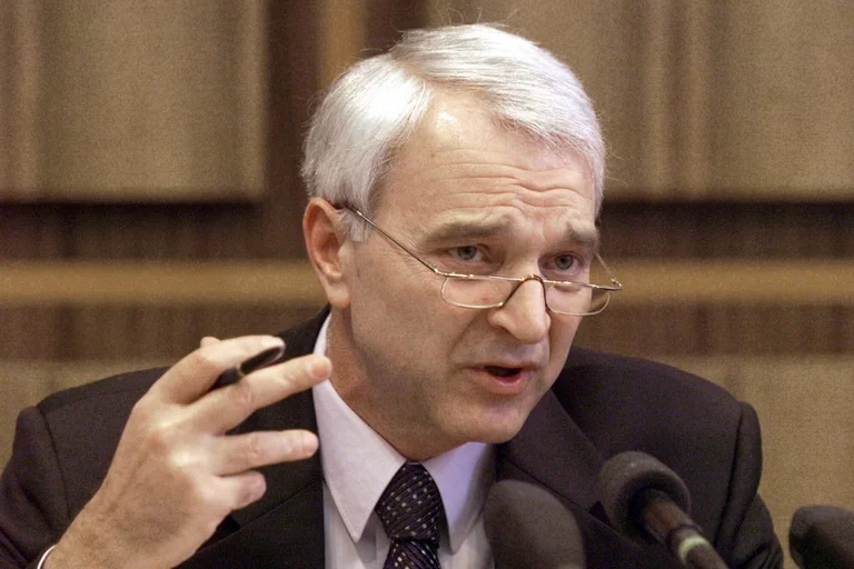 AP: Bukoshi died in Germany, where he was being treated with financial support from the Albanian government