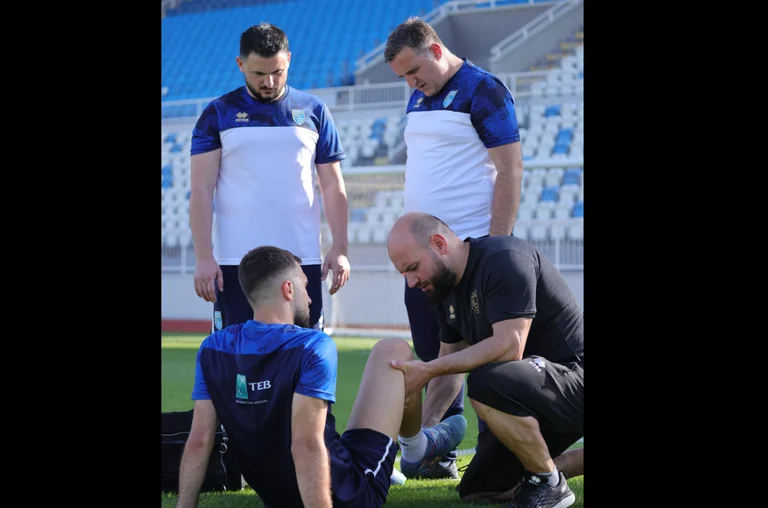 Ore prima della partita contro Comories, due calciatori del Kosovo hanno fatto male