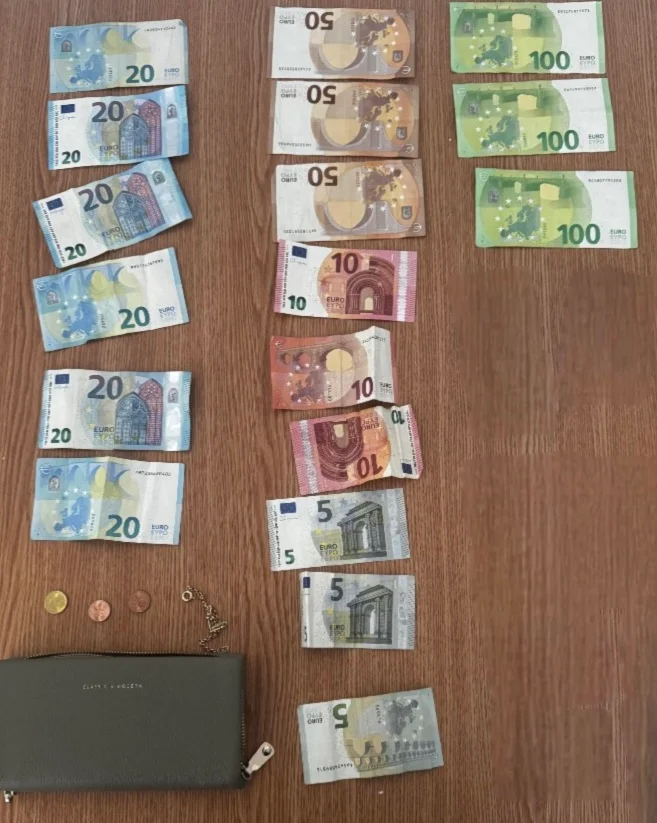 Les citoyens de Hani d'Elez trouvent le portefeuille avec de l'argent, le remettent à la police
