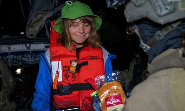Israel publica vistas de Greta Thunberg en el barco que fue prohibido anoche