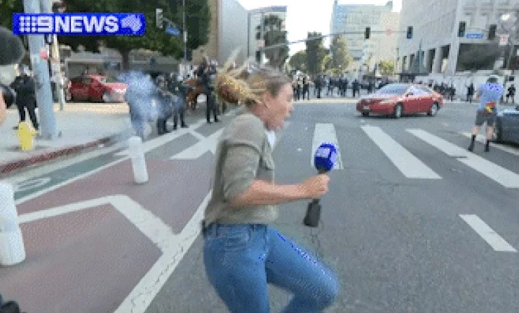 The moment the journalist is hit with rubber bullets during the US protest (VIDEO)