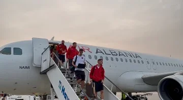 Albanien National Reachs Riga für Lettland Spiel