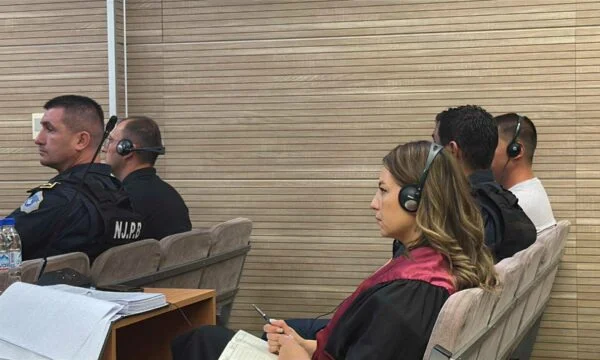 L'officier Alban Rashit commence son témoignage au cas où “Banjska”