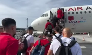 Albanien leitet Richtung Lettland
