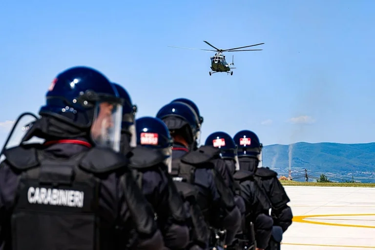Carabinieri trainano intensivamente in elicottero, KFOR: Synim, rinforzo della prontezza tattica