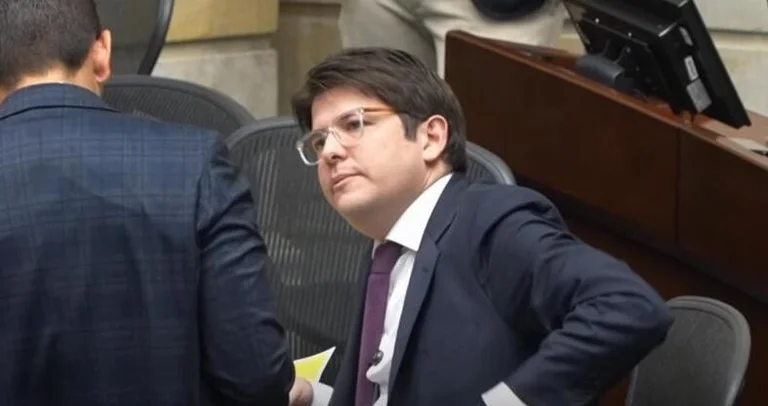 Le candidat aurait tiré dans la tête par 15 ans