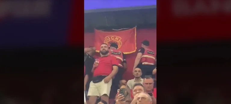 Staatspolizei entfernt KLA Flagge bei “Air Albania” Stadion