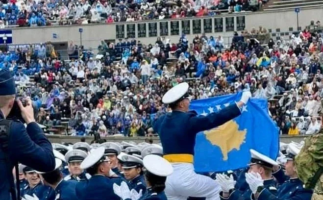 Vier Kosovar Absolventen an renommierten US-Militärakademien