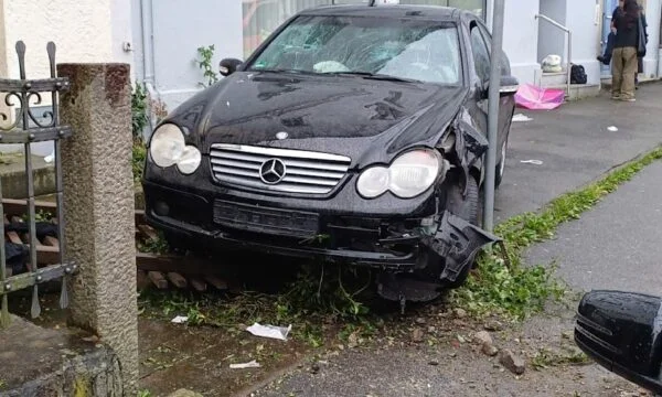Auto colpisce la folla in Passau, Germania, non esclude l'intenzione del conducente