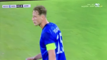 GOOOOOOL) Kosovo gleicht Zahlen, Vojvoda-Marken per Strafe