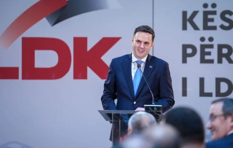 Abdixhiku ironizon Kurtin: Ndaleni zhvillimin, veç të kemi rrymë – u qorrum në terr