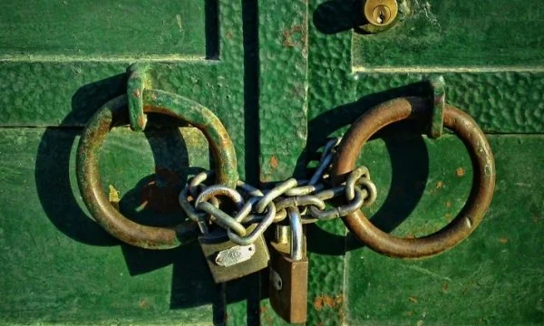 Durch den offenen Energiemarkt beginnen Unternehmen in Kosovo mit dem Schließen von Türen