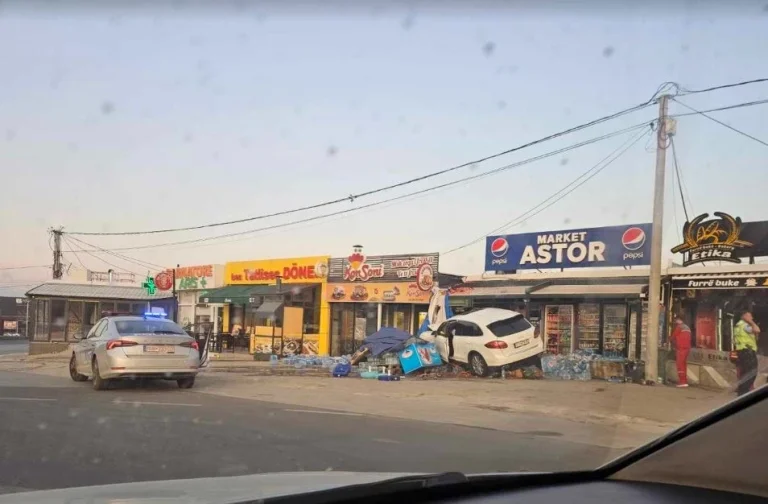 Accident in Caglavica, car crashes at corner stores