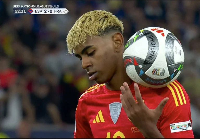 ¡YAMAAAAL! La Superestrella gana penalidades y luego marca Francia