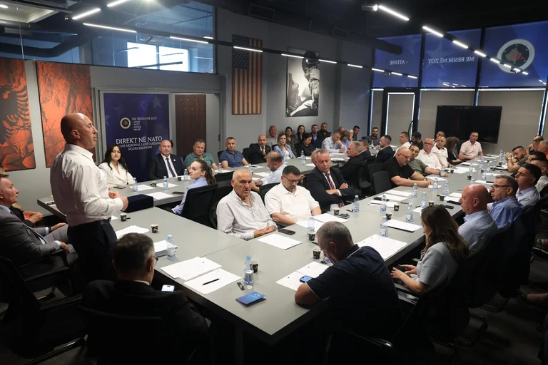 AAK présente 8 candidats maires aux élections locales
