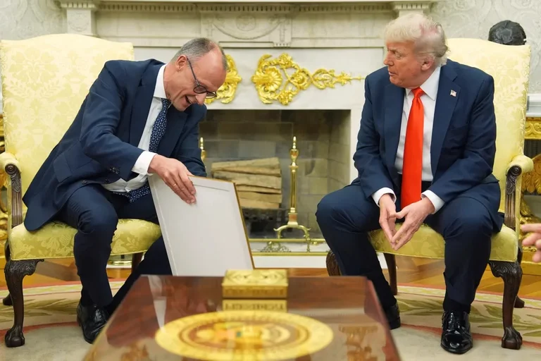 Merz dona Trump al certificato di nascita del nonno tedesco