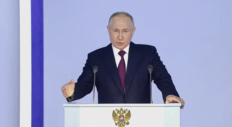 La Russia rifiuta la pace, avverte che risponderà agli attacchi ucraini “quando e come desiderare