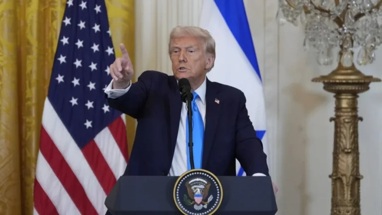 Trump i lodhur nga mënyra se si Zelensky e trajton luftën: E kam parë këtë njeri për vite, qytetet e tij shkatërrohen, njerëzit e tij vriten
