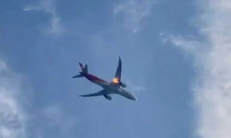 Nine people hurt, the plane was forced to make emergency landing in Germany