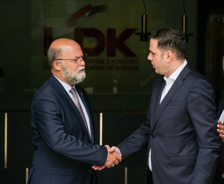 Abdixhiku trifft Albaniens Botschafter in Kosovo, spricht Nichteinhaltung des Parlaments