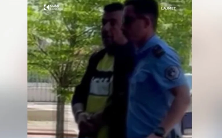Immagini di Shemsie Bahtiri sono stati pubblicati entrando in tribunale che è stato sospeso da VVAN dopo essere stato arrestato per traffico di droga
