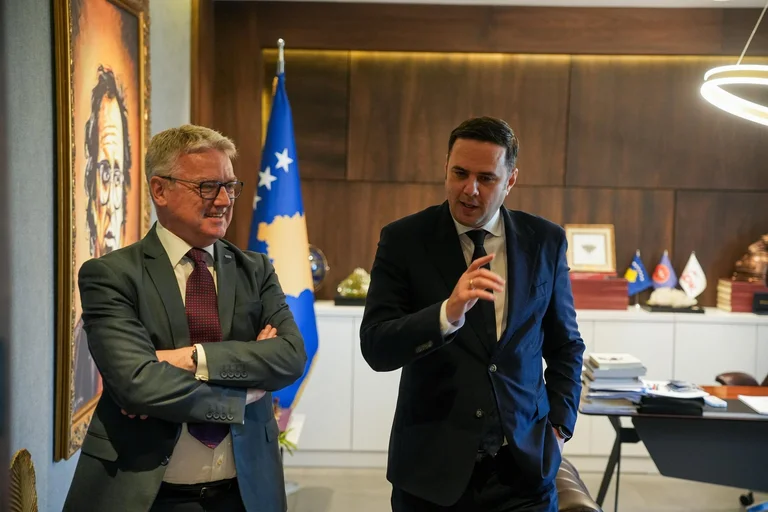 Nous avons parlé de créer le “Gouvernement d'unité -Abdijku rencontre un nouvel ambassadeur de l'OSCE