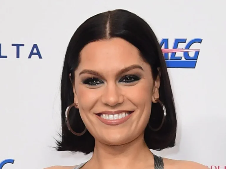 Jessie J dice che le e' stato diagnosticato il cancro al seno.