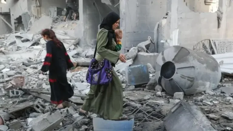Israele uccide almeno 27 persone in attesa di aiuto