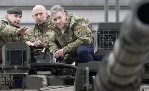 12 U-Boote, Atomköpfe, F-35A Kampfflugzeuge, Starmer bereitet Großbritannien auf Krieg vor