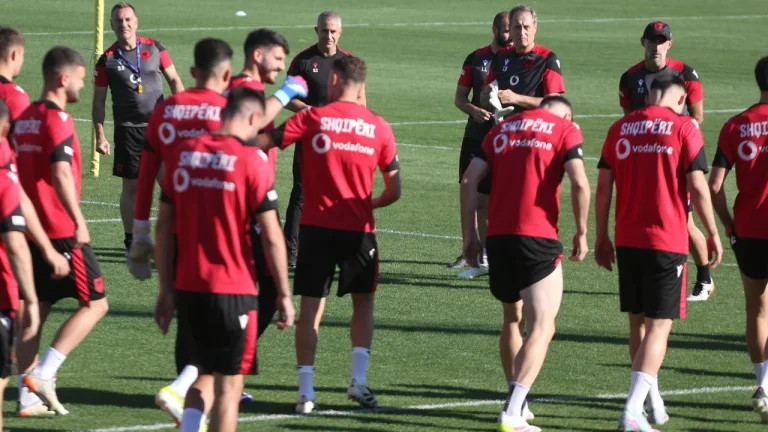 Le national albanais commence les préparatifs pour affronter la Serbie
