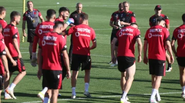 Albaniens National startet Vorbereitungen für die kritische Facing Serbien