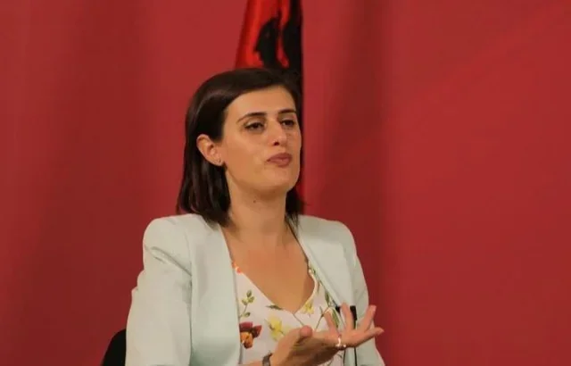 Saranda Bogujevci hat 44.000 Euro aus Serbien für ihre 14 Familienmitglieder getötet