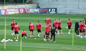 Albanischer National zum Start Vorbereitungen für das Spiel mit Serbien Heute